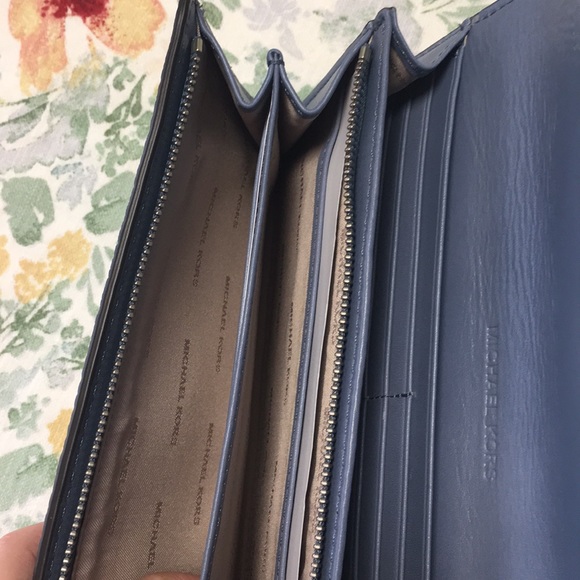 NWT Michael Kors Large Sullivan Leather Wallet Blue - Picture 6 of 8